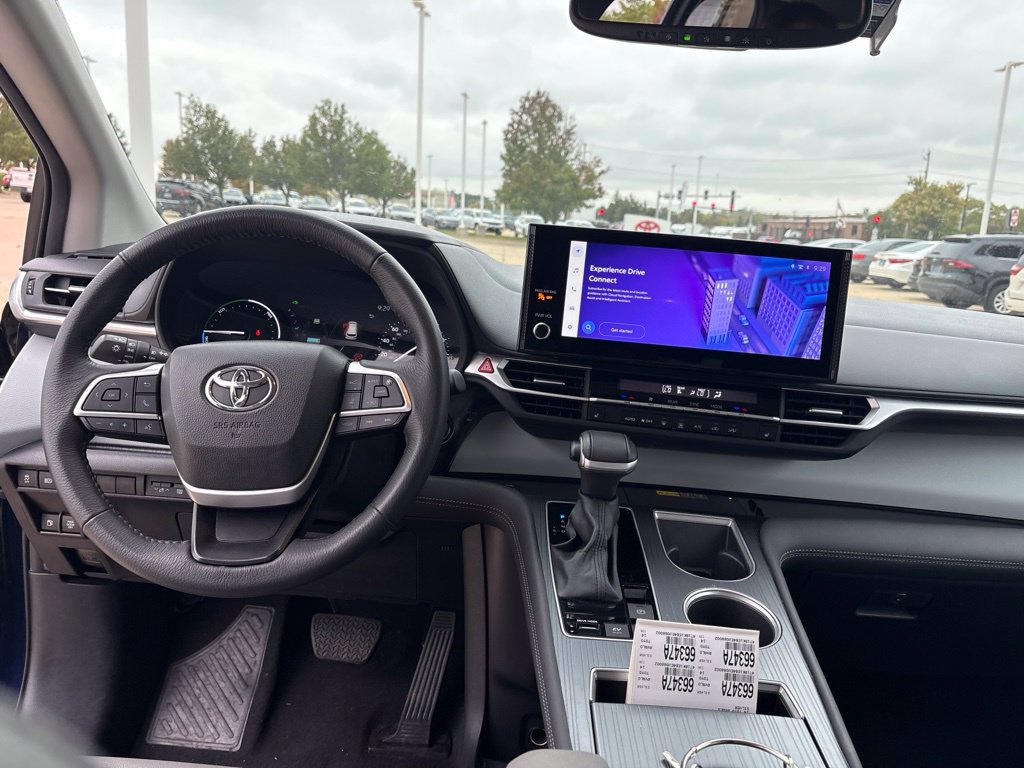Used 2025 Toyota Sienna XLE FWD image 23