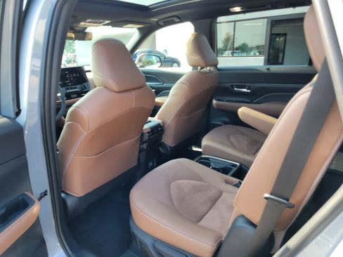 Used 2026 Toyota Grand Highlander AWD Hybrid image 13