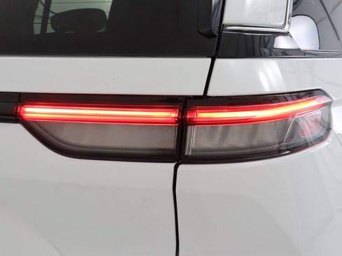Used 2022 Jeep Grand Cherokee Overland AWD/4WD image 10