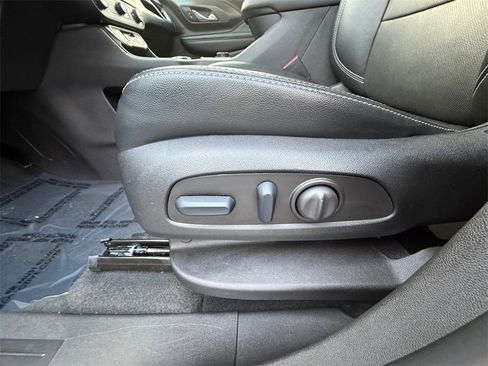 Used 2023 GMC Terrain SLT image 10