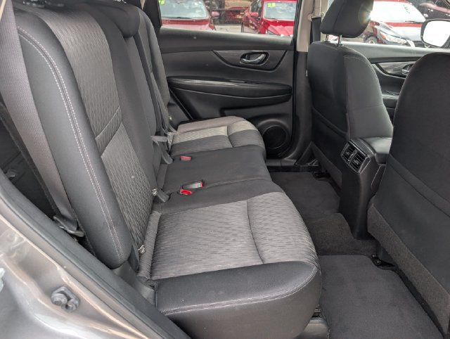 Used 2020 Nissan Rogue SV AWD/4WD image 12