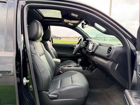 Used 2023 Toyota Tacoma TRD Sport w/ TRD Premium Sport Package image 10