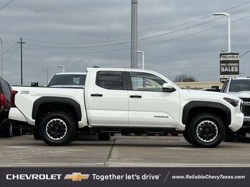 Used 2024 Toyota Tacoma TRD Off-Road image 5