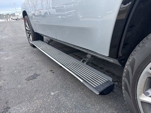 Used 2023 Jeep Wagoneer Series III w/ Premium Group I image 17