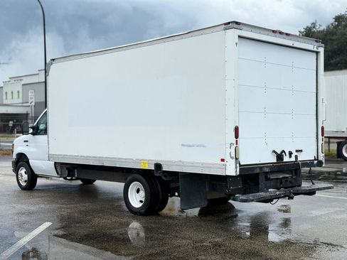 Used 2015 Ford E-350 and Econoline 350 Super Duty image 3