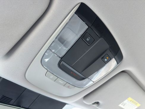 Used 2021 Kia Sorento S FWD image 32