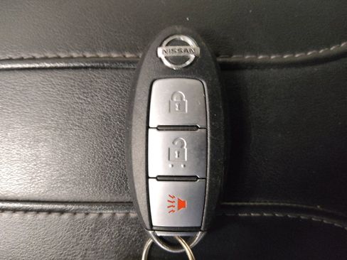 Used 2017 Nissan Rogue SV w/ SV Premium Package FWD image 32