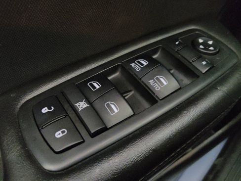 Used 2015 Chrysler 200 Limited FWD image 27