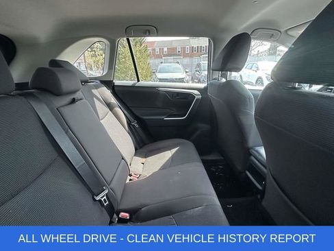 Used 2021 Toyota RAV4 LE image 3