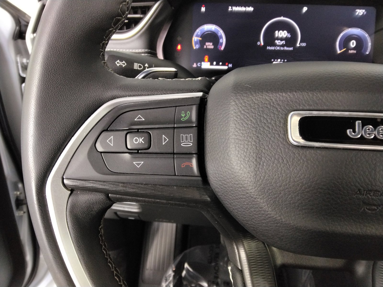 Used 2023 Jeep Grand Cherokee Altitude AWD/4WD image 13
