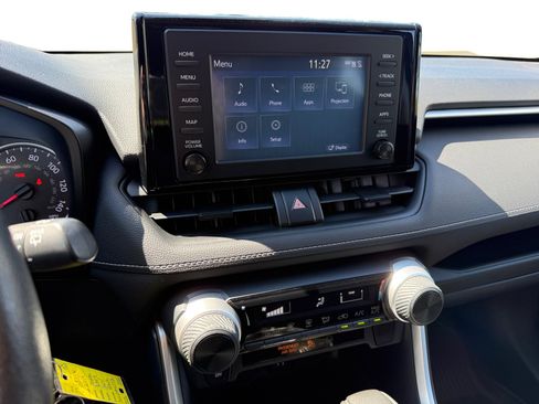 Used 2019 Toyota RAV4 LE FWD image 12