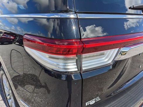 Used 2023 Lincoln Navigator 4WD image 10