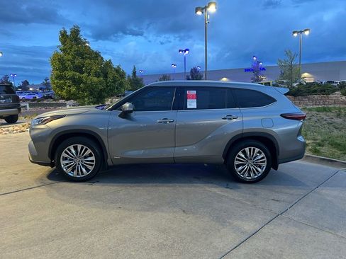 Used 2026 Toyota Highlander Platinum AWD/4WD image 4