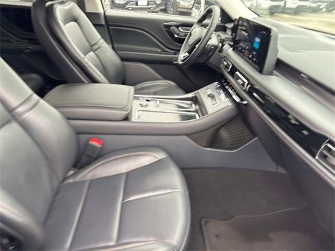 Certified 2025 Lincoln Aviator AWD image 25
