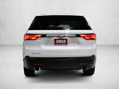 Used 2022 Chevrolet Traverse LS FWD image 4