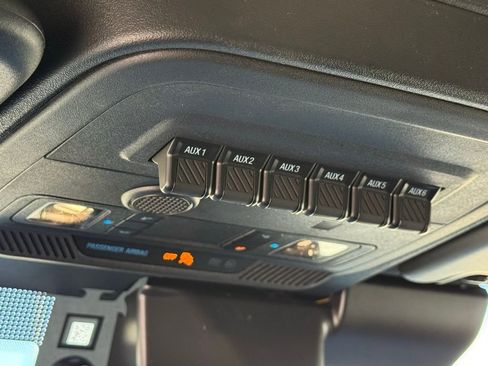 New 2025 Ford Bronco Badlands w/ Black Appearance Package image 9