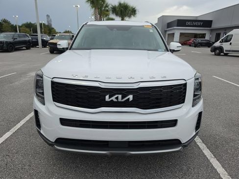 Certified 2022 Kia Telluride S FWD image 2