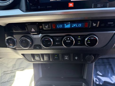 Used 2016 Toyota Tacoma Limited w/ Towing Package AWD/4WD image 19