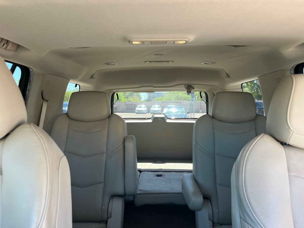 Used 2017 Cadillac Escalade Luxury AWD/4WD image 28