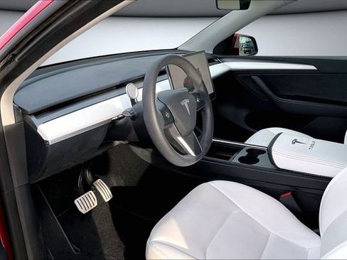 Used 2023 Tesla Model Y Performance image 16