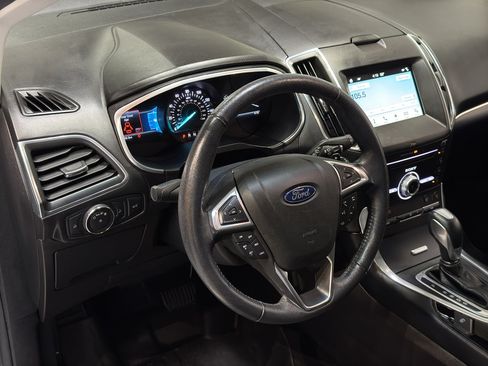 Used 2018 Ford Edge Titanium w/ Equipment Group 301A AWD/4WD image 18
