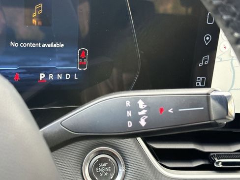 Used 2025 Chevrolet Equinox LT w/ Convenience Package II image 22