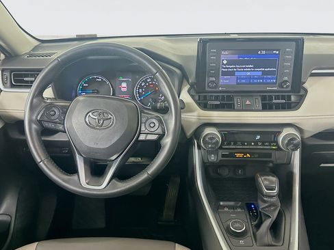 Used 2022 Toyota RAV4 XLE Premium image 18