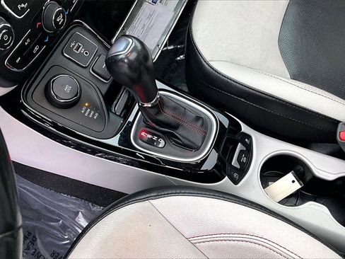 Used 2021 Jeep Compass Limited w/ Sun and Sound Group image 18