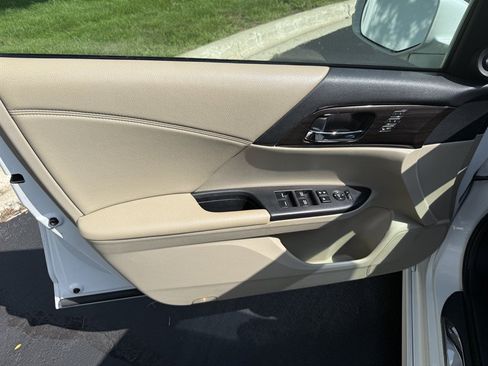 Used 2016 Honda Accord Touring image 32