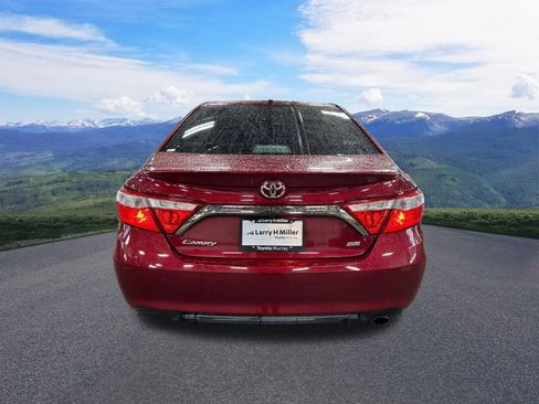 Used 2017 Toyota Camry SE image 4