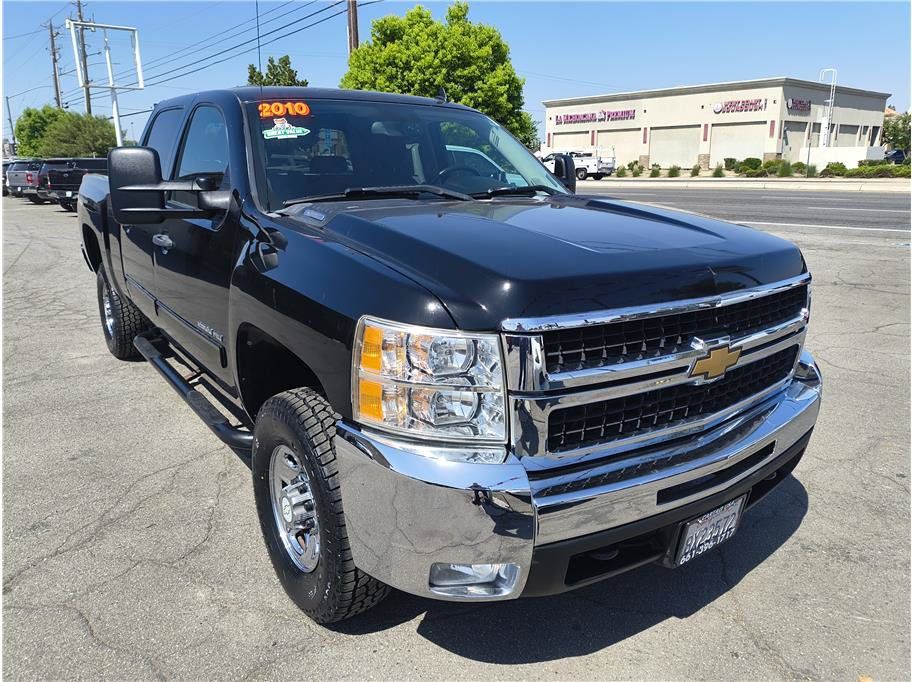 Used 2010 Chevrolet Silverado 2500 LT w/ Interior Plus Package AWD/4WD image 2