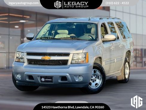 Used 2014 Chevrolet Suburban LT w/ Luxury Package image 1