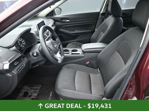 Used 2025 Nissan Altima 2.5 SV image 17