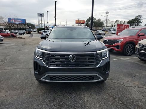 Certified 2025 Volkswagen Atlas Cross Sport SE w/ Panoramic Sunroof Package image 2