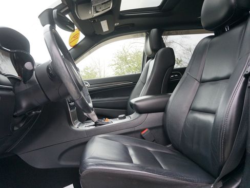 Used 2019 Jeep Grand Cherokee Limited AWD/4WD image 13