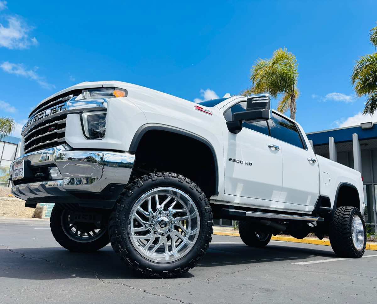 Used 2021 Chevrolet Silverado 2500 LTZ w/ LTZ Convenience Package AWD/4WD image 2