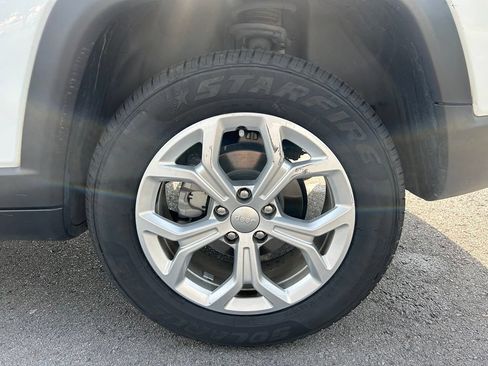 Used 2024 Jeep Compass Latitude AWD/4WD image 31
