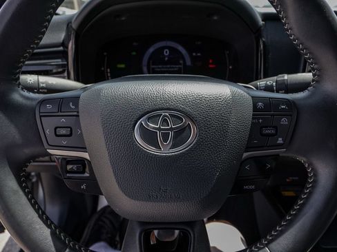Used 2025 Toyota Camry SE FWD image 27