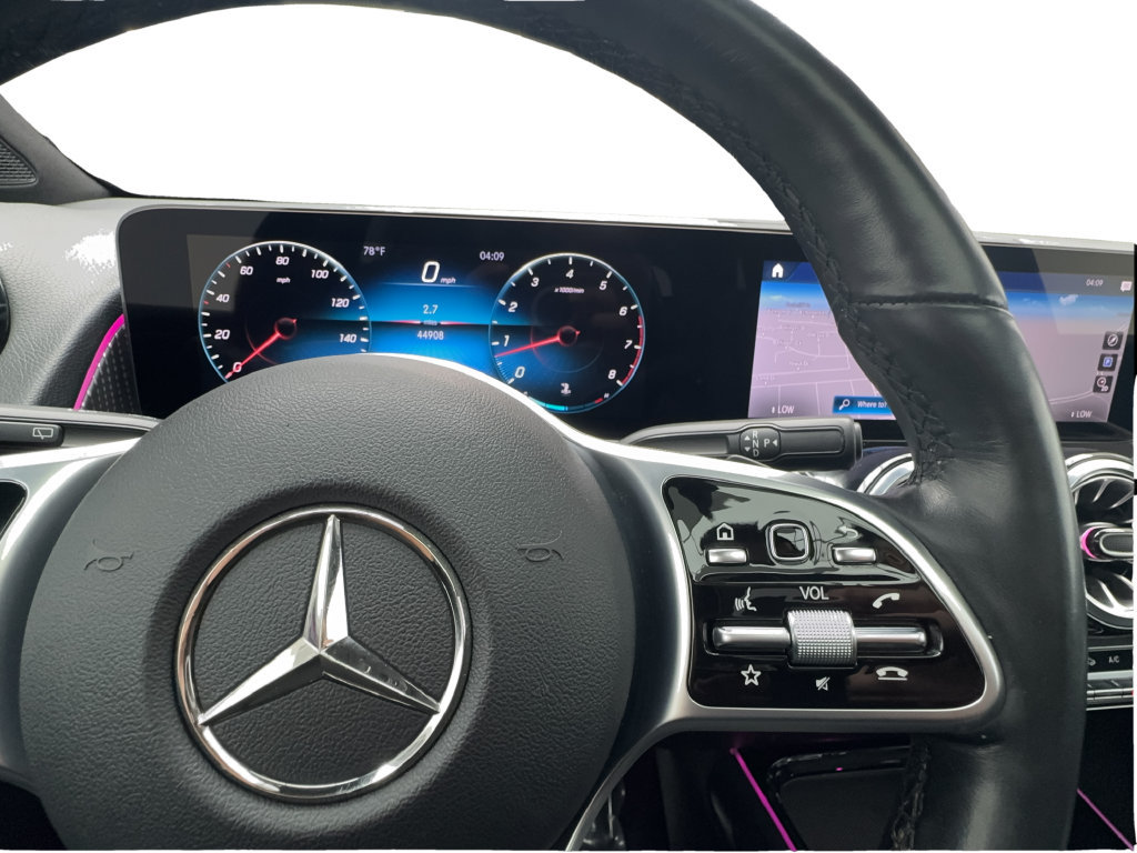 Used 2022 Mercedes-Benz GLB 250 4MATIC w/ Premium Package Lite image 40