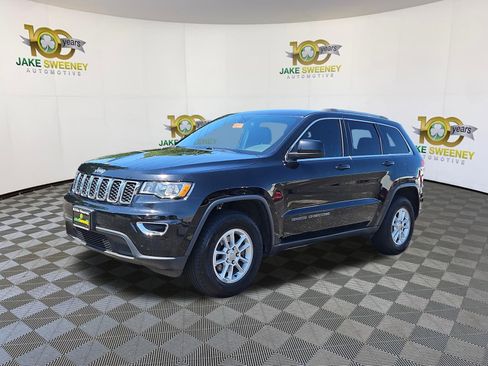 Used 2018 Jeep Grand Cherokee Laredo AWD/4WD image 3