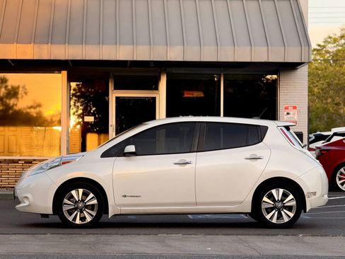 Used 2017 Nissan Leaf SV image 6