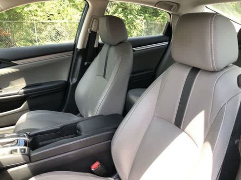 Used 2017 Honda Civic Touring image 18