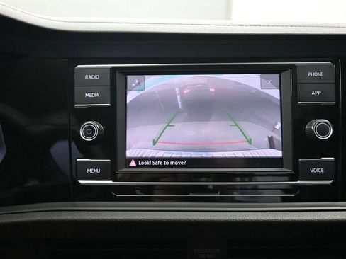 Used 2024 Volkswagen Jetta SE w/ Panoramic Sunroof Package FWD image 17