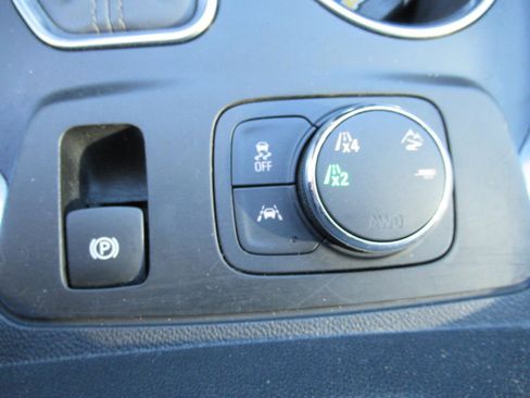 Used 2020 Chevrolet Traverse Premier image 29