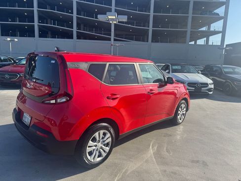 Used 2022 Kia Soul LX FWD image 3