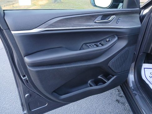 New 2025 Jeep Grand Cherokee L Limited image 23