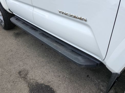 Used 2020 Toyota Tacoma Limited image 14