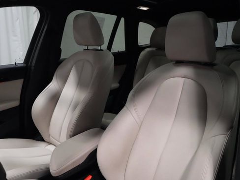 Used 2019 BMW X1 xDrive28i w/ Convenience Package image 4