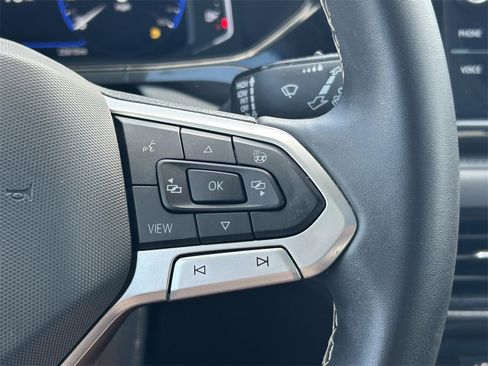 Used 2022 Volkswagen Taos SEL image 36