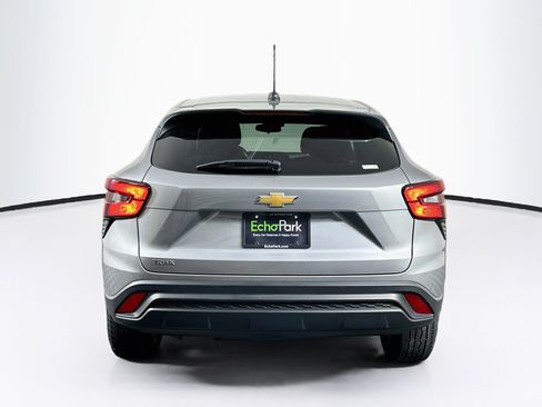 Used 2025 Chevrolet Trax LS FWD image 7